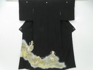 リサイクル　黒留袖　金駒刺繍　雲に花器文　五つ紋入り　着物